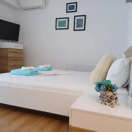 Apartment Blue 60-endless Summer Mamaia Nord