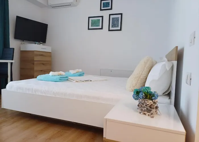 Apartment Blue 60-endless Summer Mamaia Nord